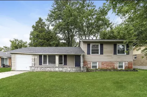 8541 Sunlight Dr, Cincinnati, OH 45231