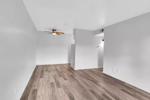 601 Revolutionary Rd, Louisville, KY 40214