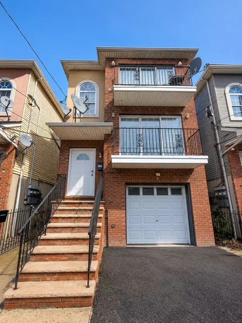 26 22nd St #2C, Irvington, NJ 07111