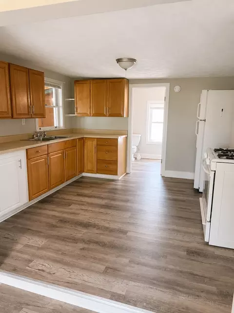 100 Lancaster St, Cohoes, NY 12047