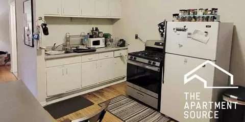 923 W Waveland Ave #2D, Chicago, IL 60613