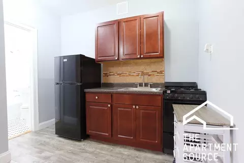 6930 N Greenview Ave #207, Chicago, IL 60626