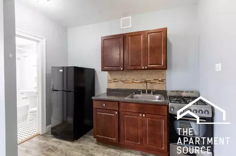 6930 N Greenview Ave #209, Chicago, IL 60626