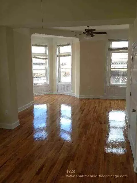 3358 N Sheffield Ave #3, Chicago, IL 60657