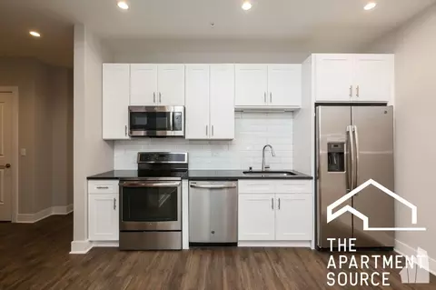 3833 N Broadway St #320, Chicago, IL 60613