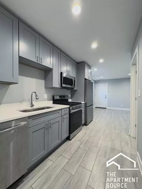 926 W 32nd Pl, Chicago, IL 60608