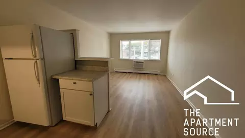 1039 College Ave #10W, Wheaton, IL 60187