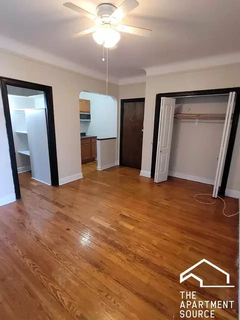948 W Cuyler Ave #311, Chicago, IL 60613