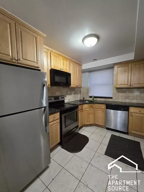 7326 N Ridge Blvd #1W, Chicago, IL 60645