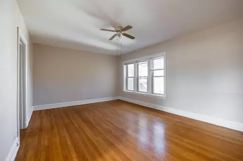 1421 W Farwell Ave #309, Chicago, IL 60626