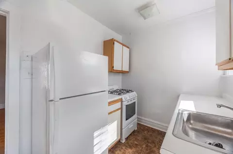 1421 W Farwell Ave #309, Chicago, IL 60626