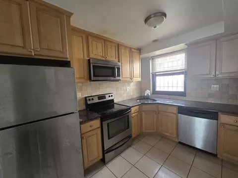 7328 N Ridge Blvd #1W, Chicago, IL 60645