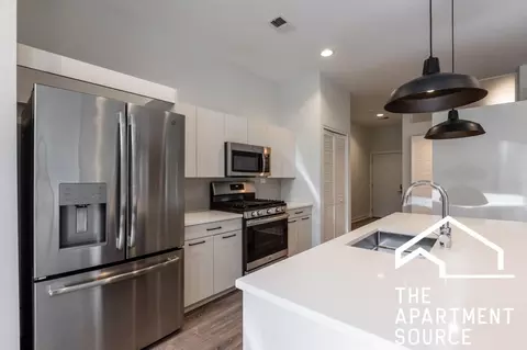 2247 W Lawrence Ave #2, Chicago, IL 60625