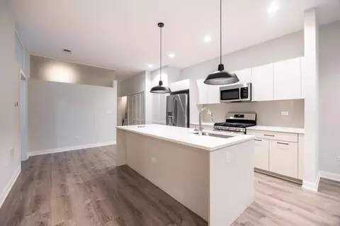 2247 W Lawrence Ave #2, Chicago, IL 60625