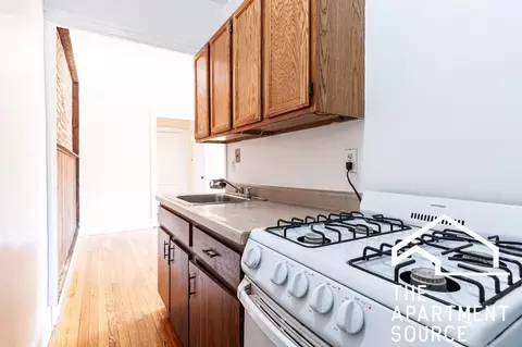 955 W Cornelia Ave #3A, Chicago, IL 60657