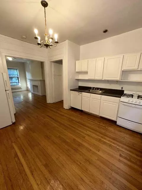 1031 Dempster St #E3, Evanston, IL 60201