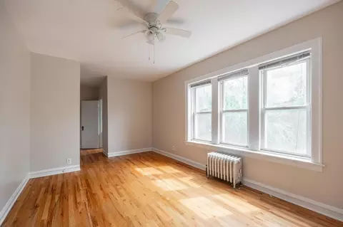 1145 W Morse Ave #207, Chicago, IL 60626