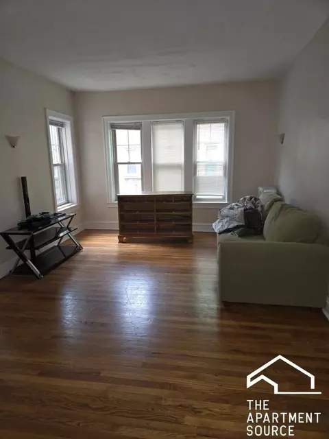 828 Reba Pl #2S, Evanston, IL 60202