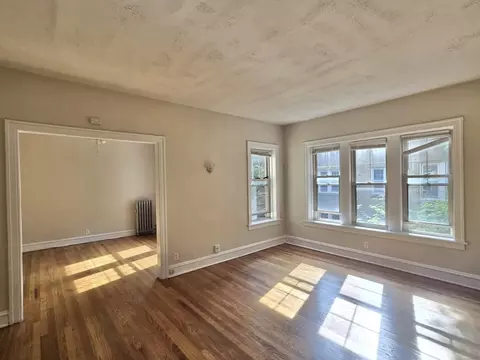 828 Reba Pl #2S, Evanston, IL 60202