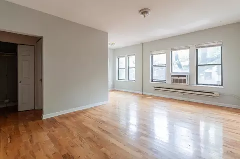 3720 N Pine Grove Ave #E2, Chicago, IL 60613