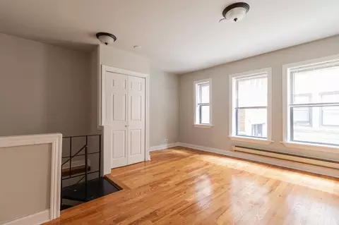 817 W Cornelia Ave #108, Chicago, IL 60657