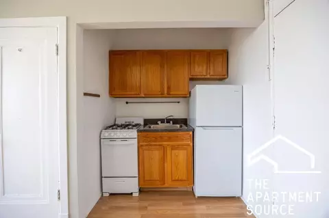 3831 N Fremont St #212, Chicago, IL 60613