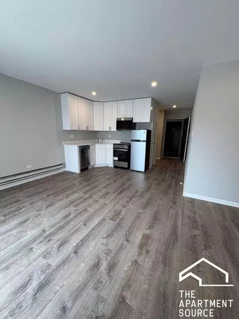1128 Des Plaines Ave #304, Forest Park, IL 60130
