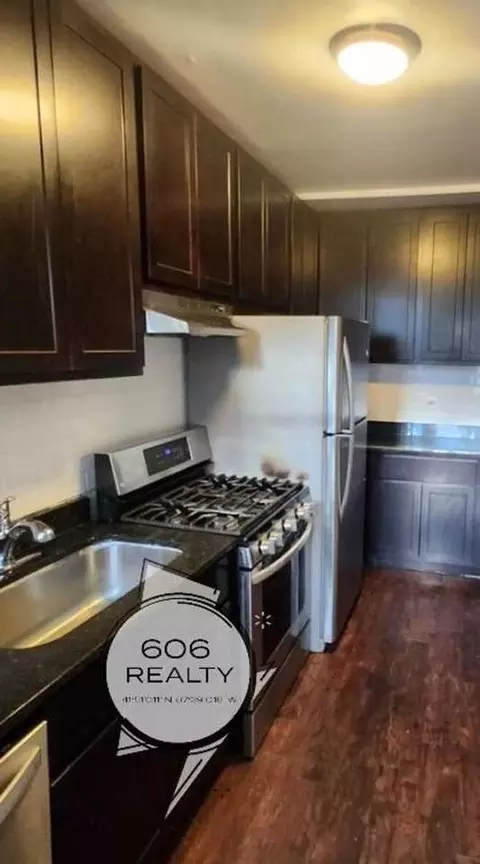 8 Adams St #3, Oak Park, IL 60304