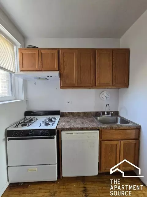 1364 W Estes Ave #2N, Chicago, IL 60626