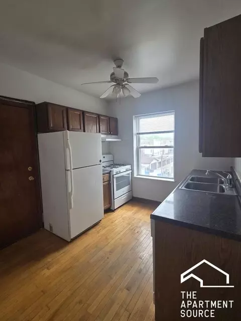 3157 W Argyle St #3E, Chicago, IL 60625