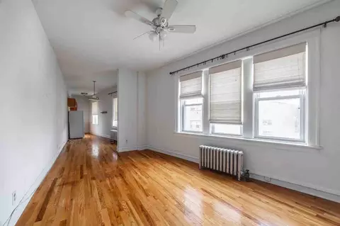 1145 W Morse Ave #305, Chicago, IL 60626