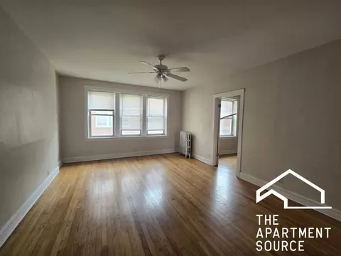 2348 W Touhy Ave #2H, Chicago, IL 60645
