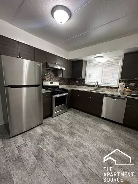 1302 Carol St #1A, Park Ridge, IL 60068