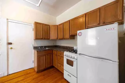 947 W Cornelia Ave #GDN, Chicago, IL 60657