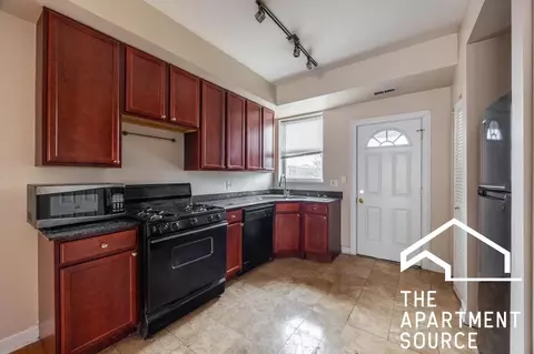 7462 N Greenview Ave #1, Chicago, IL 60626