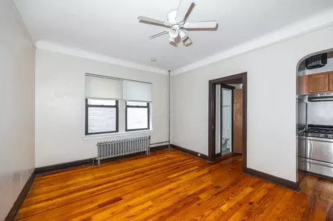 948 W Cuyler Ave #209, Chicago, IL 60613