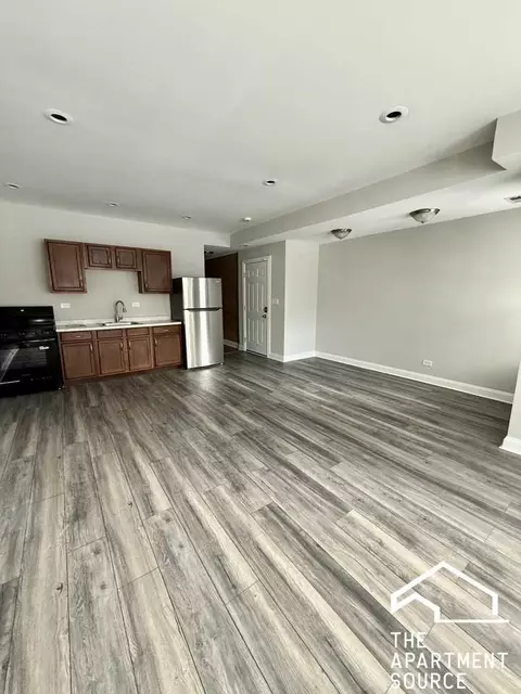 6913 S Paxton Ave #3, Chicago, IL 60649