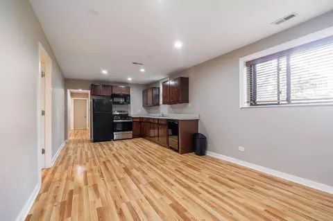 1037 W Polk St #1R, Chicago, IL 60607