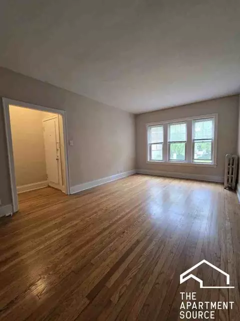 912 Reba Pl #2, Evanston, IL 60202