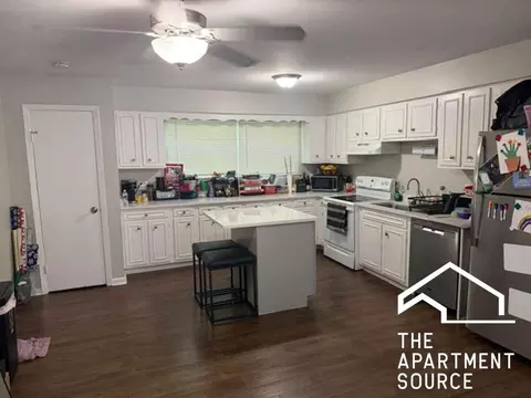 1 Scotdale Rd #2, La Grange Park, IL 60526