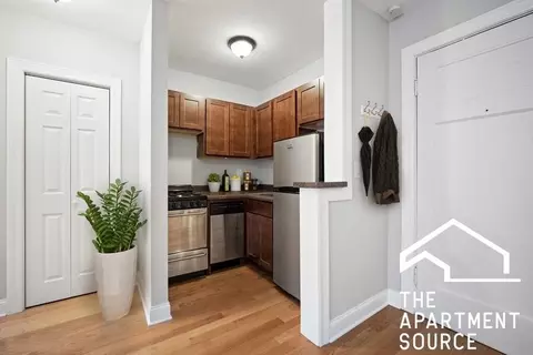837 W Wolfram St #301, Chicago, IL 60657