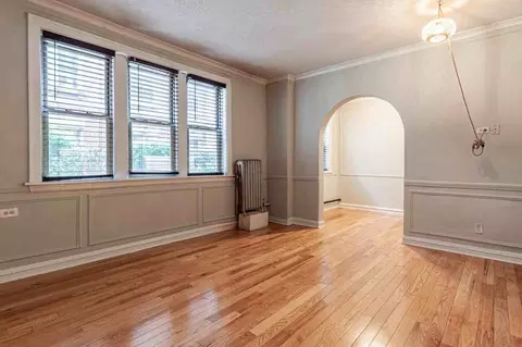 546 W Surf St #GDN, Chicago, IL 60657