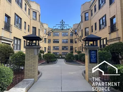 2325 N Rockwell St #B2, Chicago, IL 60647