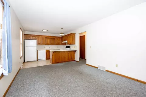 127 E Adams St #B7, Millersburg, OH 44654