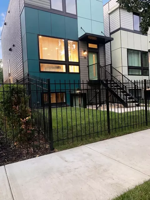 16 W 44th St #GARDEN, Chicago, IL 60609