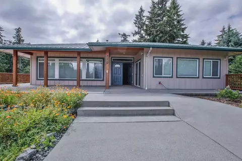 2385 Lake Forest Dr, Oak Harbor, WA 98277