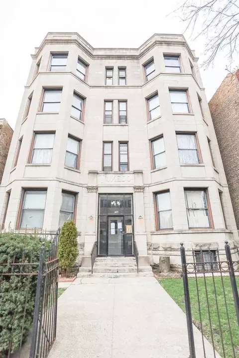 730 W Cornelia Ave #305, Chicago, IL 60657