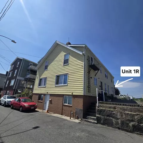 42 Fort Sq #1R, Gloucester, MA 01930