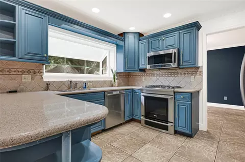 29 Dover Dr, Conroe, TX 77304