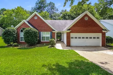 5729 Lakeview Cir, Lithonia, GA 30058